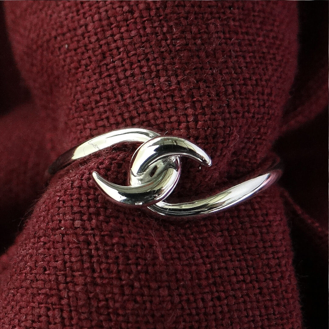 David Jonns Hook Ring